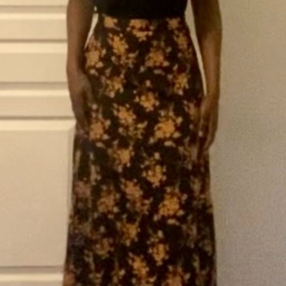 Flower Pattern Midi Skirt - Picture 3 of 4
